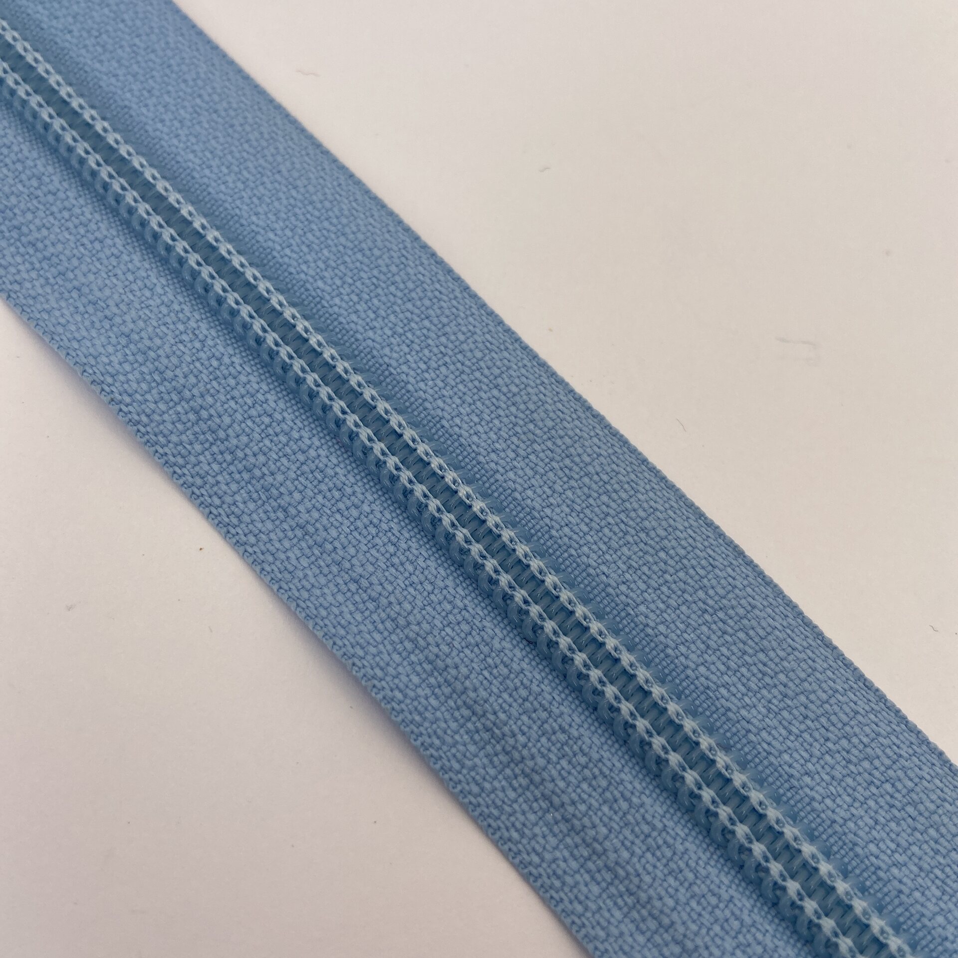 Haalarivetoketju spiraali 40cm Vaaleansininen