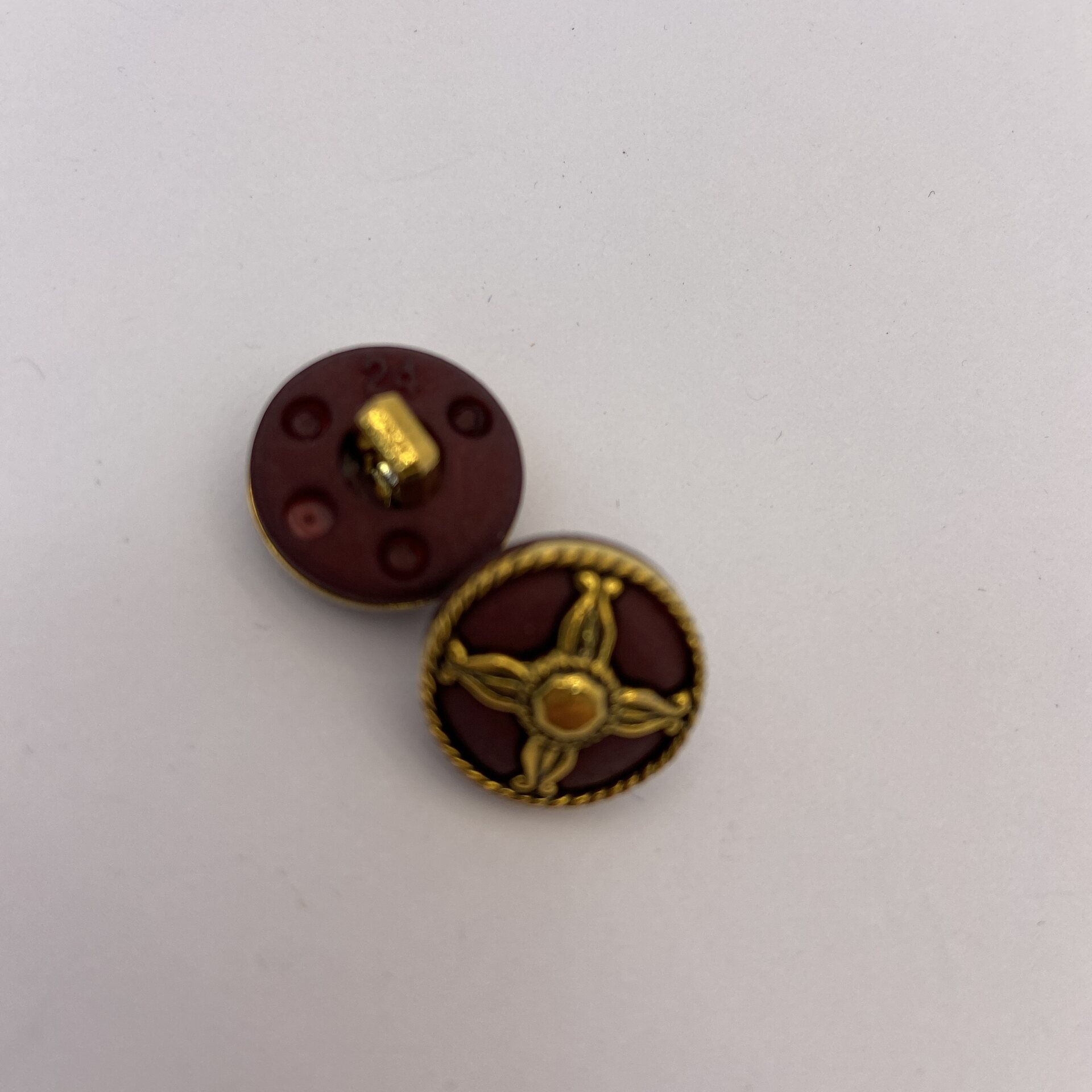 Koristeelliset vintage-tyyliset napit 14 mm 011