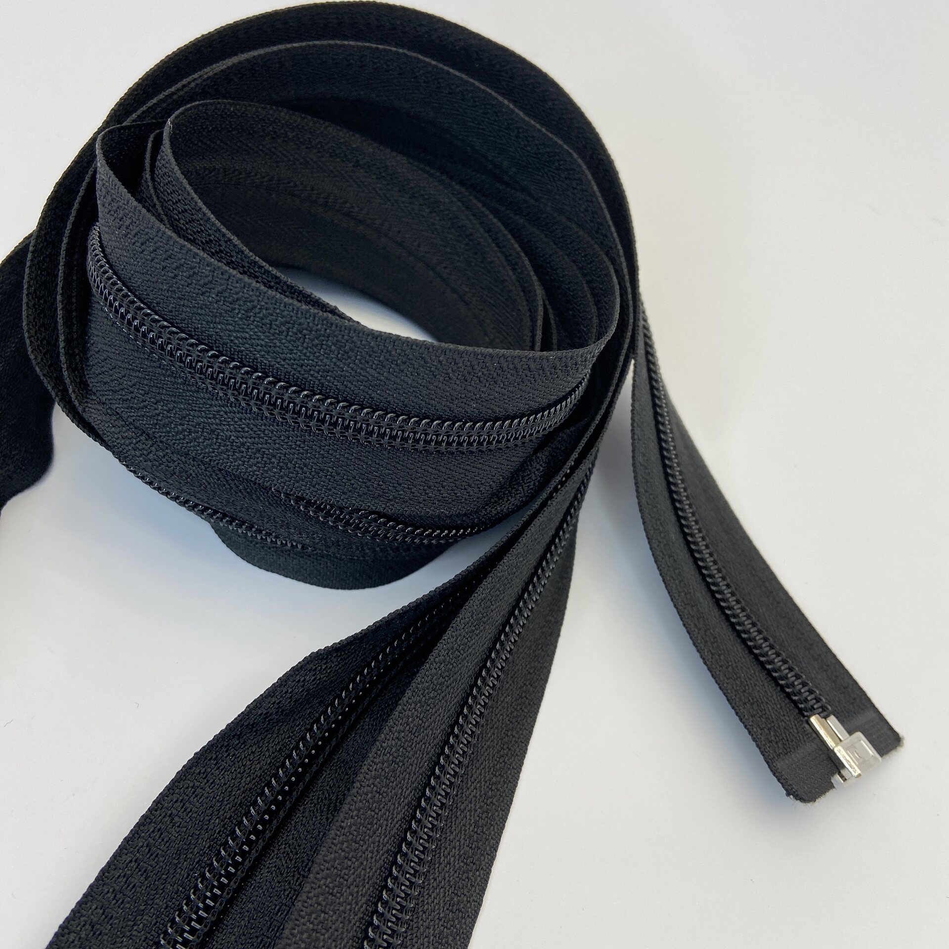 SOO Open-End Spiral Zipper – Jacket Zipper for Sewing 6mm, 90cm Black