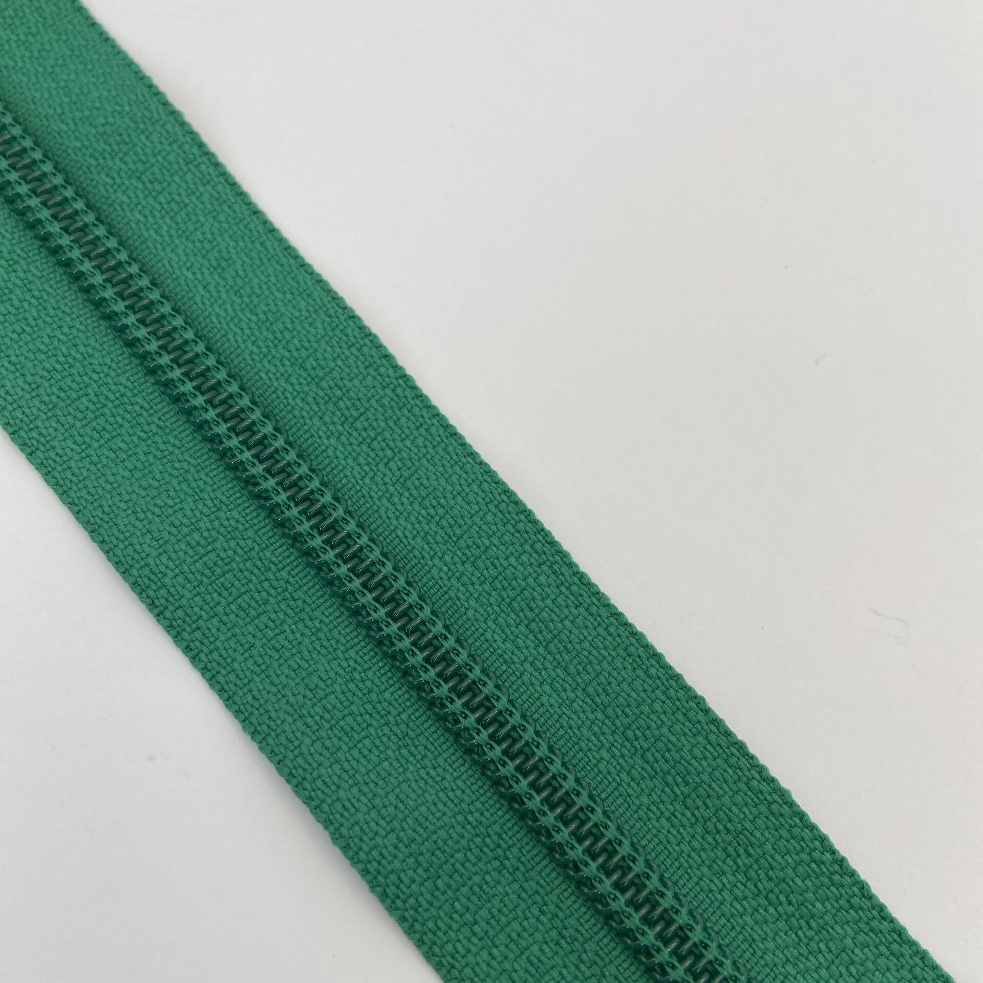SOO Open-End Zipper – Jacket Zipper for Sewing 6mm, 55cm Green (spiraali)