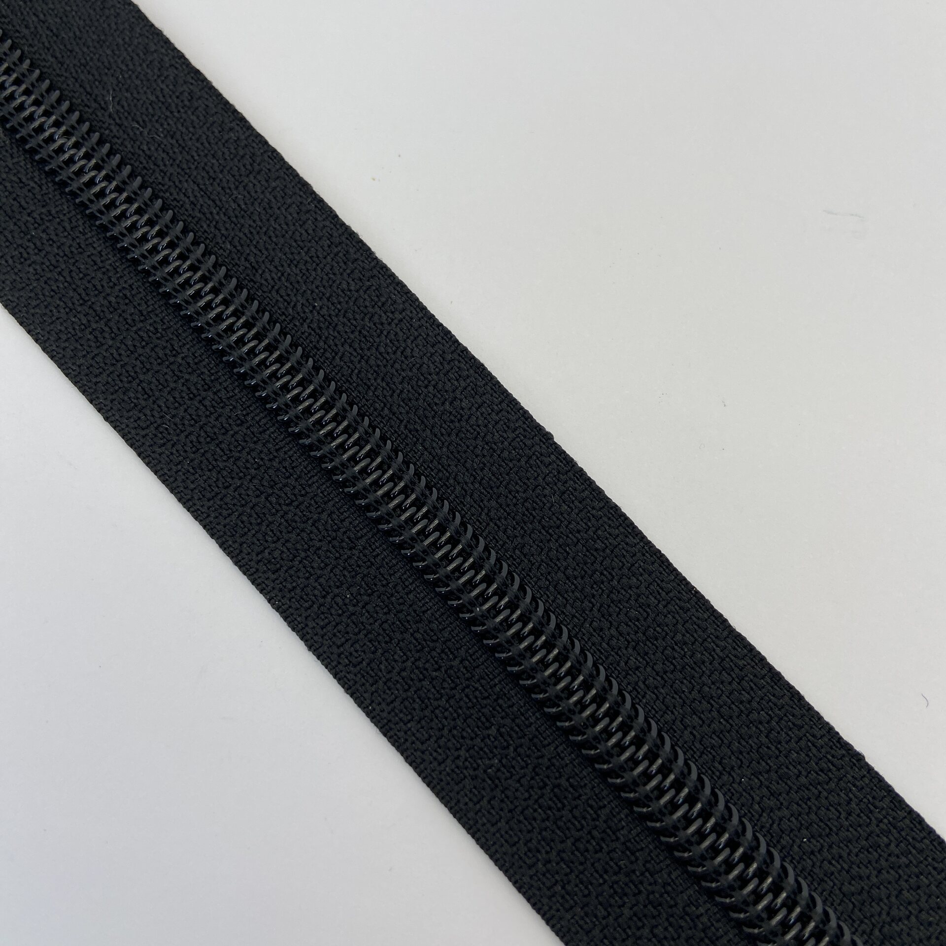 SOO Open-End Zipper – Jacket Zipper for Sewing 6mm, 55cm Black (spiraali)