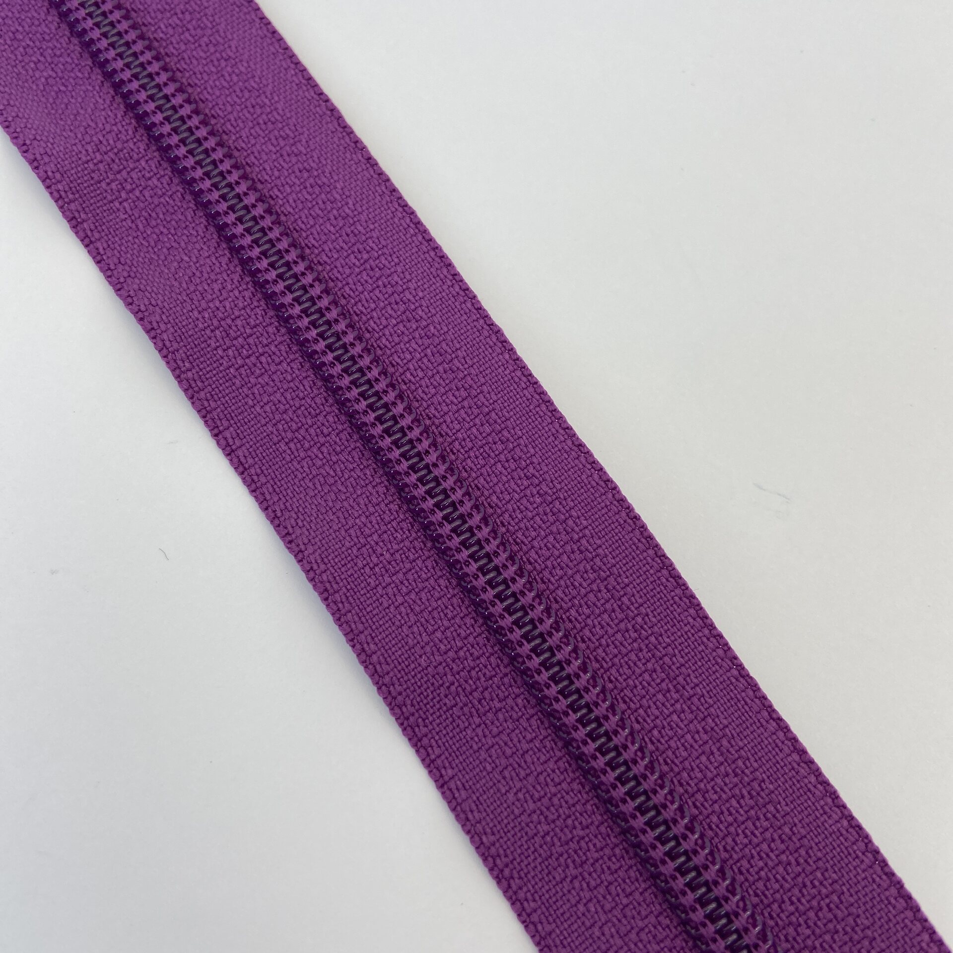 SOO Open-End Zipper – Jacket Zipper for Sewing 6mm, 55cm Violet (spiraali)