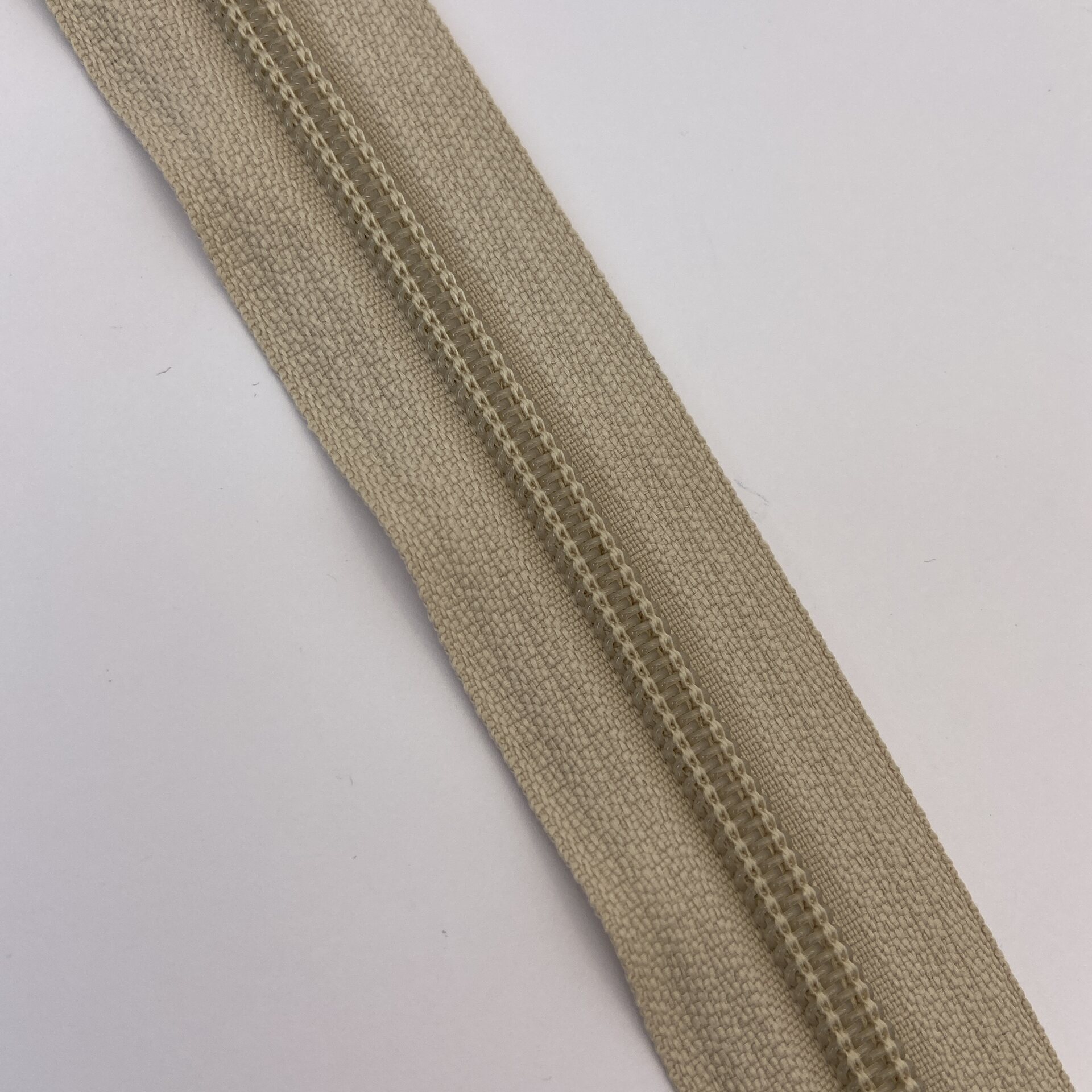 SOO Open-End Zipper – Jacket Zipper for Sewing 6mm, 55cm Vaaleabeige (spiraali)