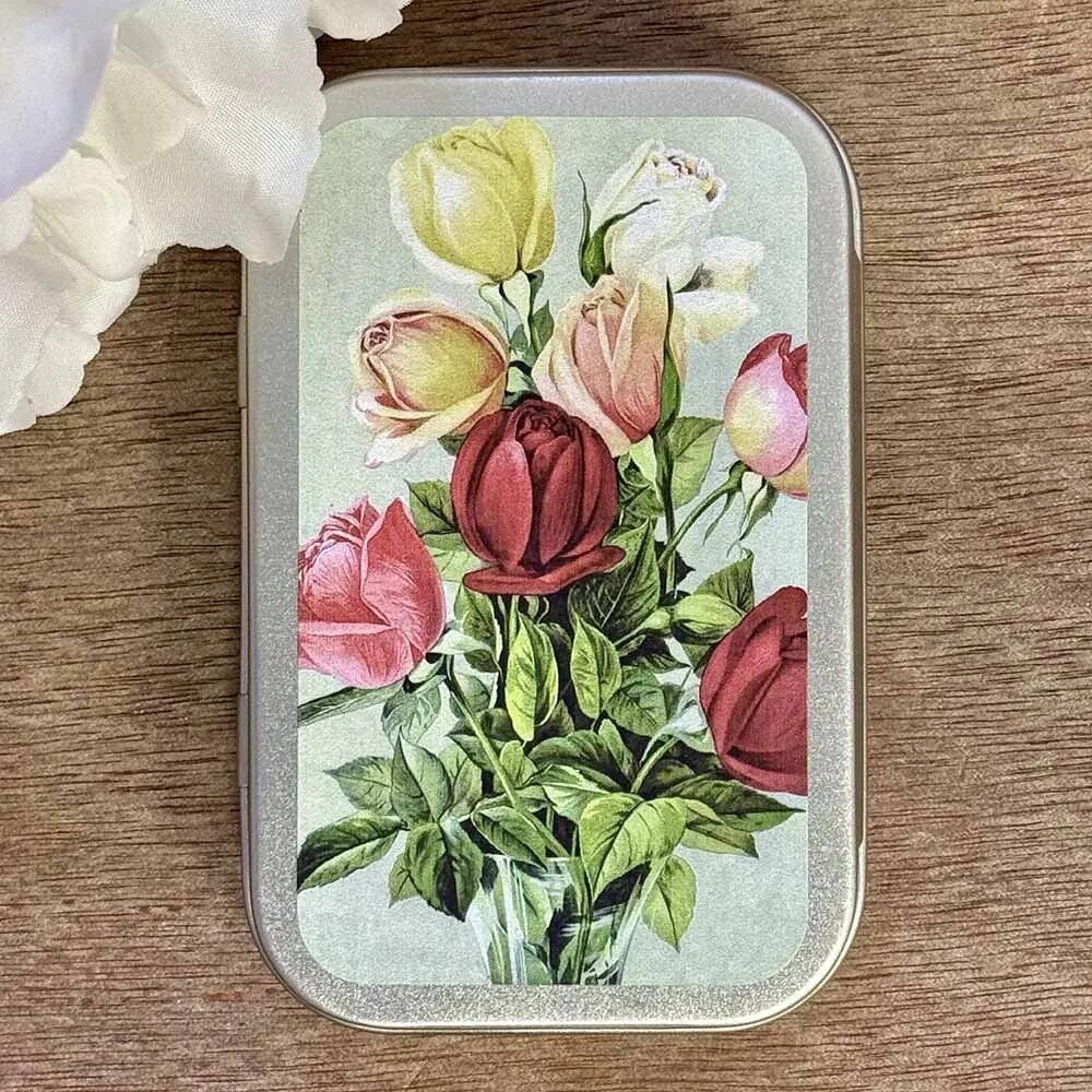 Sköna Ting Wild Strawberry Pastilles – Beautiful Tin Kukkakimppu