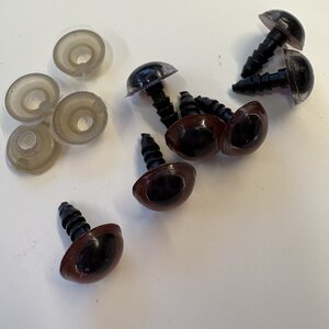 Turvasilmä 10mm ruskea