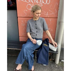 Petite Knit Maggie Cardigan (suomeksi)