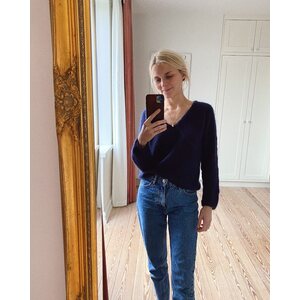 Petite Knit Cumulus Blouse V-aukko (suomeksi)