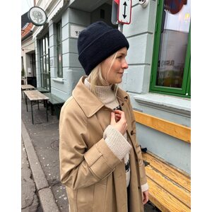 Petite Knit Oslo Hat (suomeksi)
