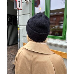 Petite Knit Oslo Hat (suomeksi)