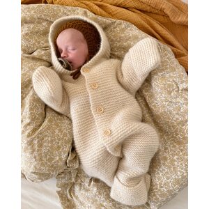 Petite Knit Selma’s Sleep Suit (suomeksi)