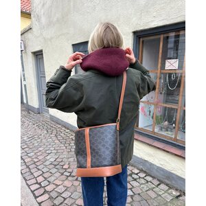 Petite Knit Sophie Hood (suomeksi)